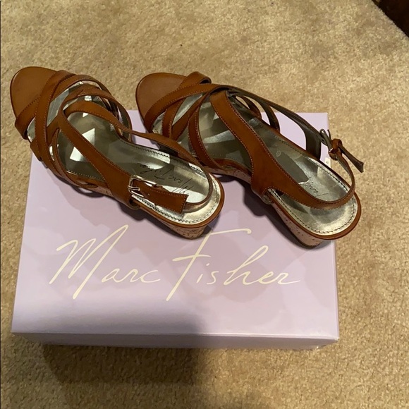 Never Worn* Marc Fisher Gleena Wedges - Picture 1 of 5
